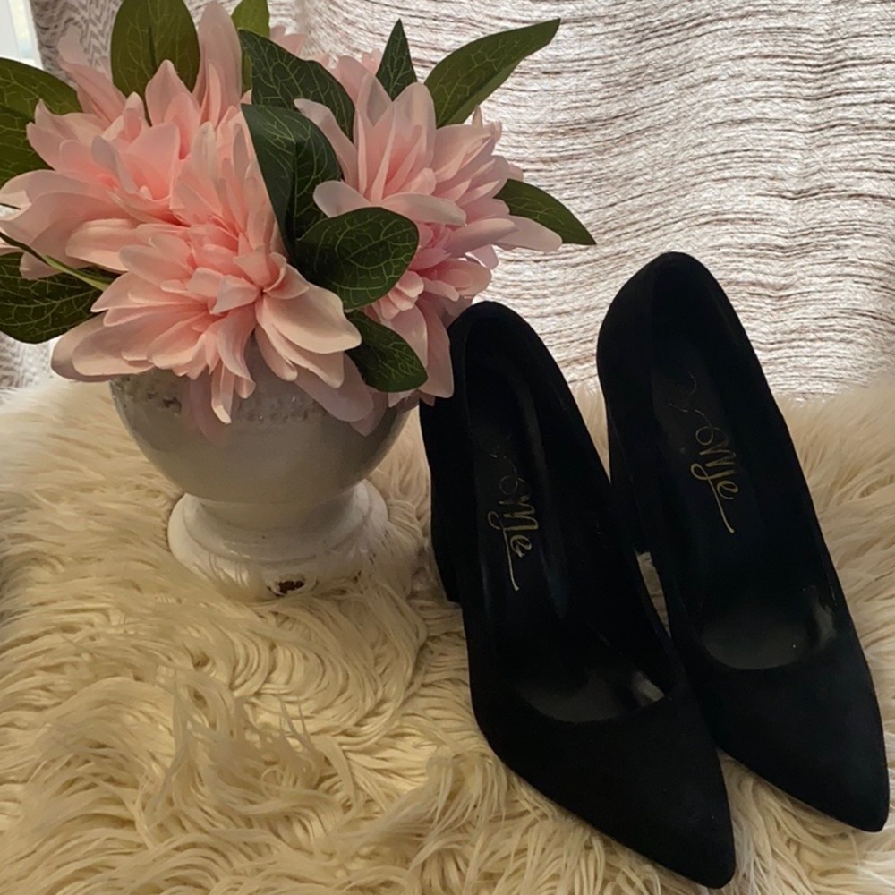 Beautiful Black Velvet Heels